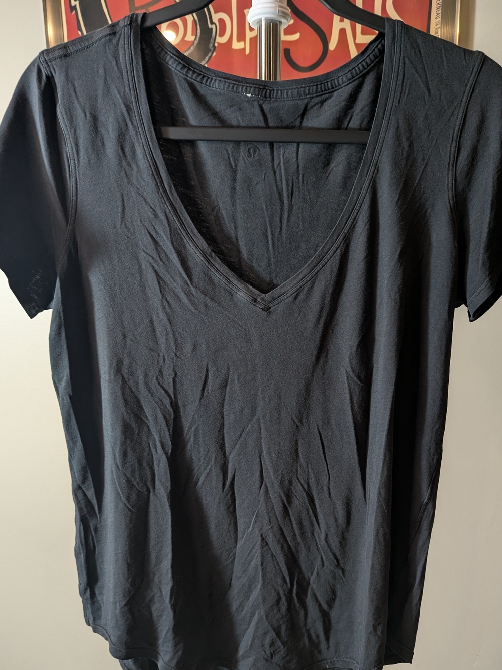 $14 lululemon athletica Black V-Neck Short Sleeve Tee Size 8 *No Tag* EUC